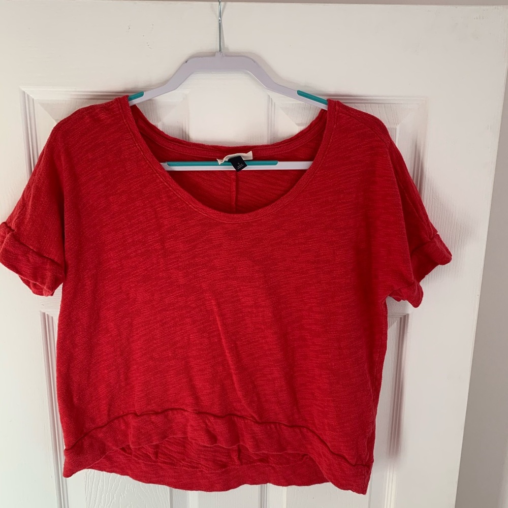 Crimson hi-lo top